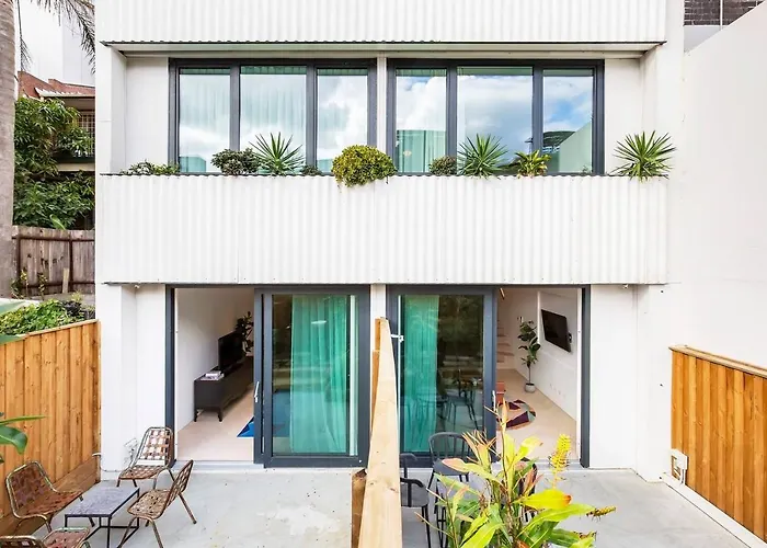 \'The Fern\' Split-Level Eco Luxury With Lush Courtyard